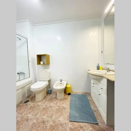 Yellow House Aveiro Smart Tv And Garage Exterior photo