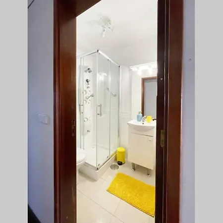 Yellow House Aveiro Smart Tv And Garage Exterior photo