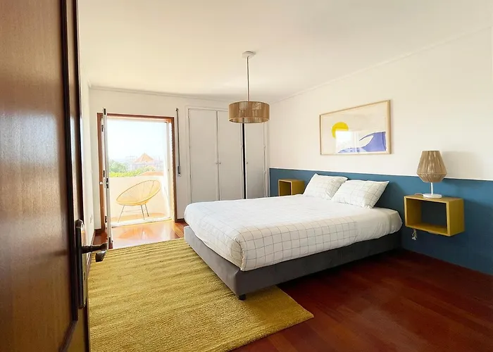 Yellow House Aveiro Smart Tv And Garage