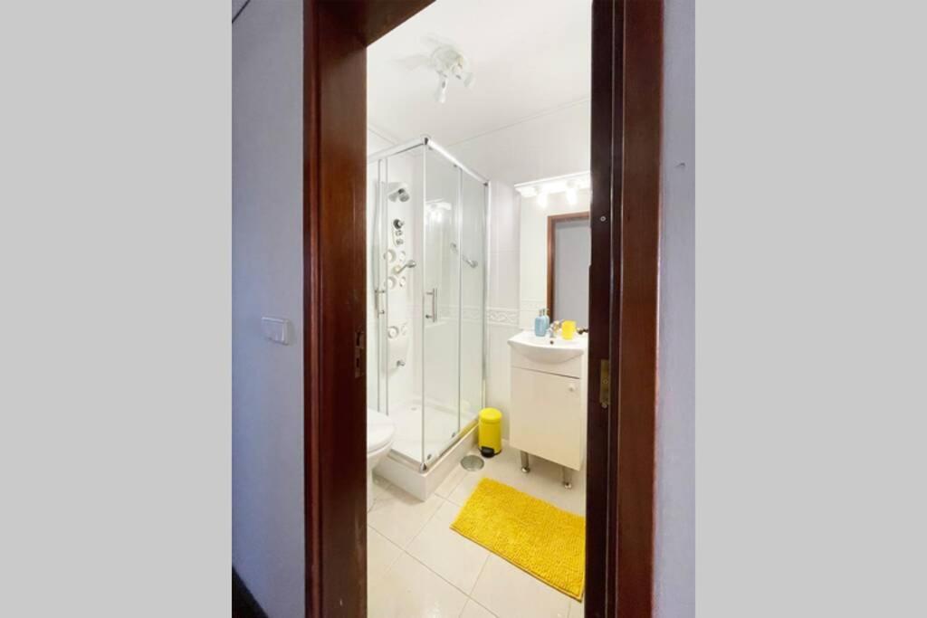 Yellow House Smart Tv And Garage Apartment *